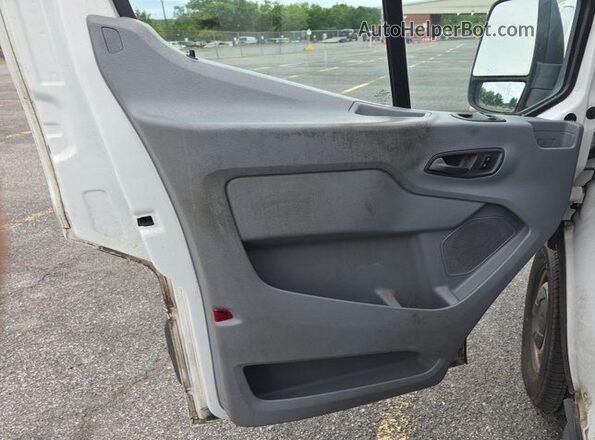 1FTYE1YM5HKA76802 2017 FORD TRANSIT  Вид салону спереду