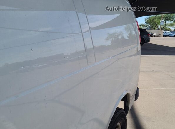 1GCWGAFG2K1328176 2019 CHEVROLET EXPRESS White Front left