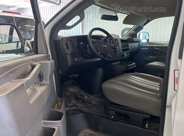 1GCWGAFP2M1309369 2021 CHEVROLET EXPRESS  Вид салону спереду
