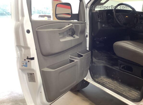 1GCWGAFP6M1222090 2021 CHEVROLET EXPRESS  Vista interior trasera