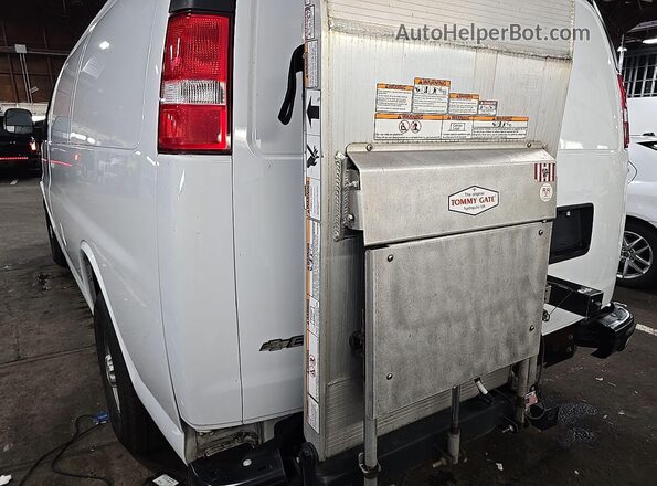 1GCZGGFP6M1209422 2021 CHEVROLET EXPRESS  წინა სალონის ხედი