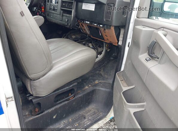 1GCZGHFG7L1161787 2020 CHEVROLET EXPRESS White Вид салону спереду