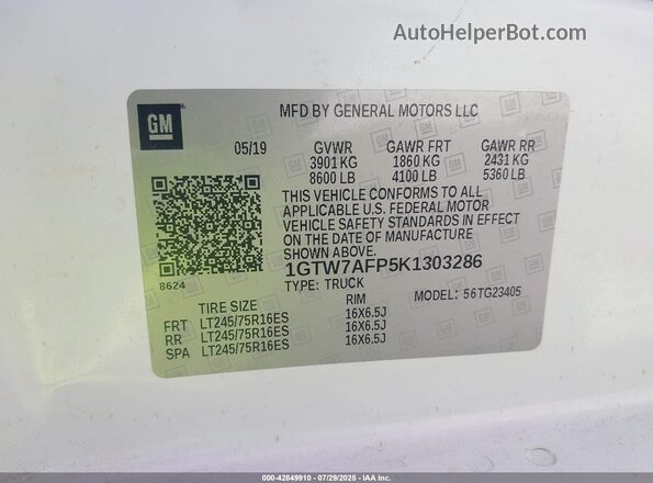 1GTW7AFP5K1303286 2019 GMC SAVANA 2500 White Widok komory silnika