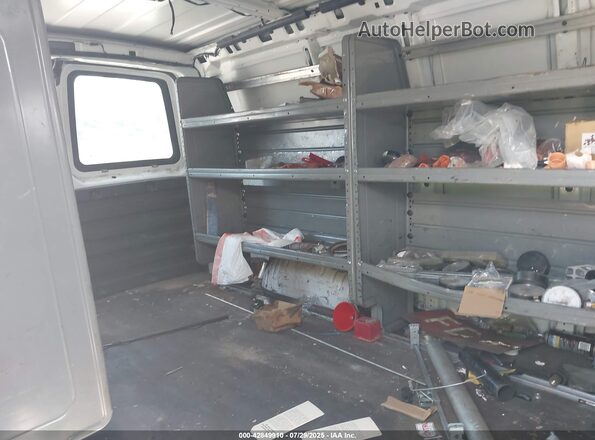 1GTW7AFP5K1303286 2019 GMC SAVANA 2500 White Widok naklejki z numerem VIN