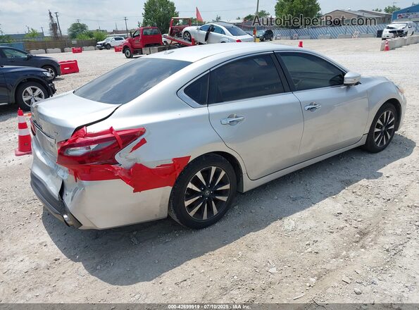 1N4AL3AP3JC198071 2018 NISSAN ALTIMA Серебряный Задняя правая четверть