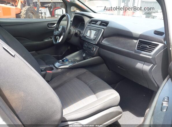 1N4AZ1CP8JC304644 2018 NISSAN LEAF White Вид салону спереду
