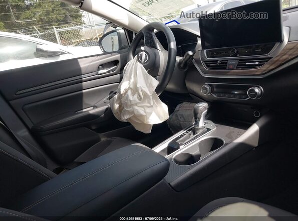 1N4BL4DV3SN313410 2025 NISSAN ALTIMA Silver Vista interior delantera