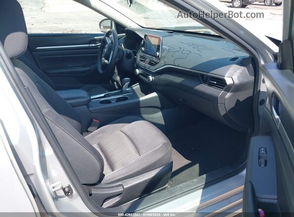 1N4BL4DVXNN320195 2022 NISSAN ALTIMA Серебряный Вид салона спереди