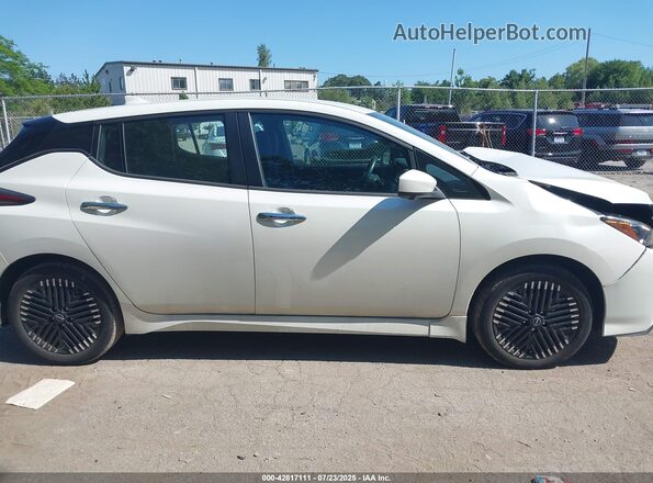 1N4CZ1CV1PC553044 2023 NISSAN LEAF White Widok wnętrza z tyłu