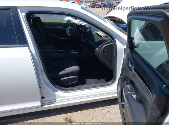 2C3CCAAG3PH552379 2023 CHRYSLER 300 White 