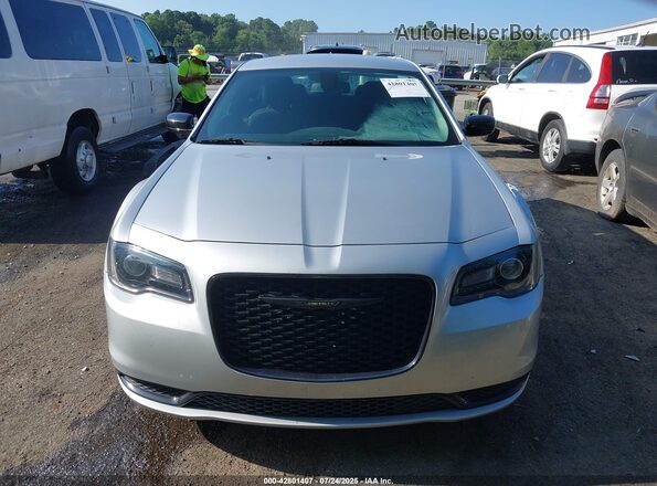 2C3CCAAGXMH563133 2021 CHRYSLER 300 Серебряный Вид задней части салона