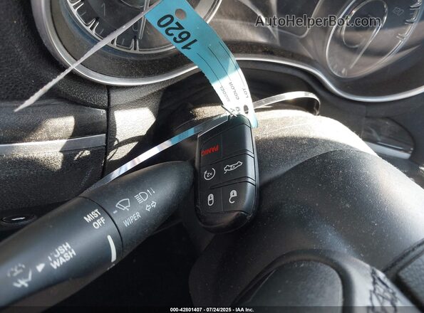 2C3CCAAGXMH563133 2021 CHRYSLER 300 Серебряный Вид панели приборов