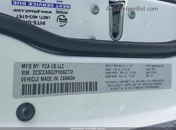 2C3CCABG2PH562772 2023 CHRYSLER 300 White ძრავის განყოფილების ხედი