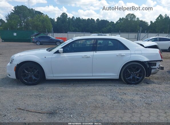 2C3CCABG2PH562772 2023 CHRYSLER 300 White უკანა სალონის ხედი