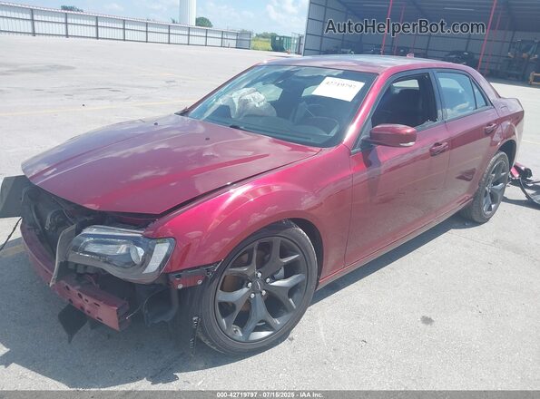2C3CCABGXPH577391 2023 CHRYSLER 300 Красный Передняя левая четверть