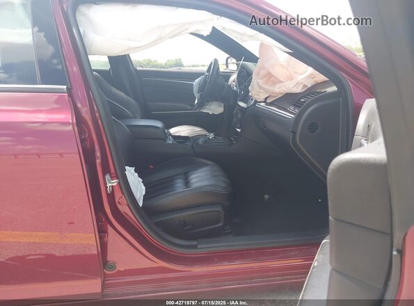 2C3CCABGXPH577391 2023 CHRYSLER 300 Красный Вид салона спереди