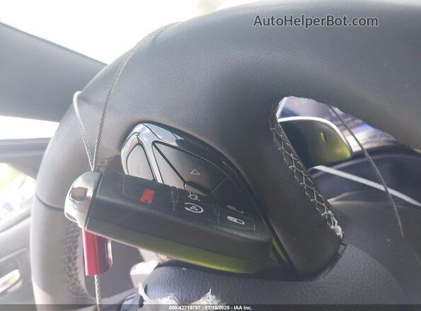 2C3CCABGXPH577391 2023 CHRYSLER 300 Красный Вид панели приборов