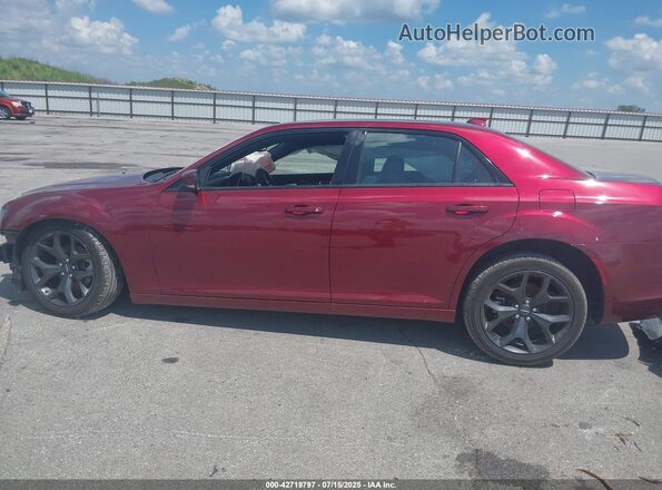 2C3CCABGXPH577391 2023 CHRYSLER 300 Красный Панорамный вид салона 360°