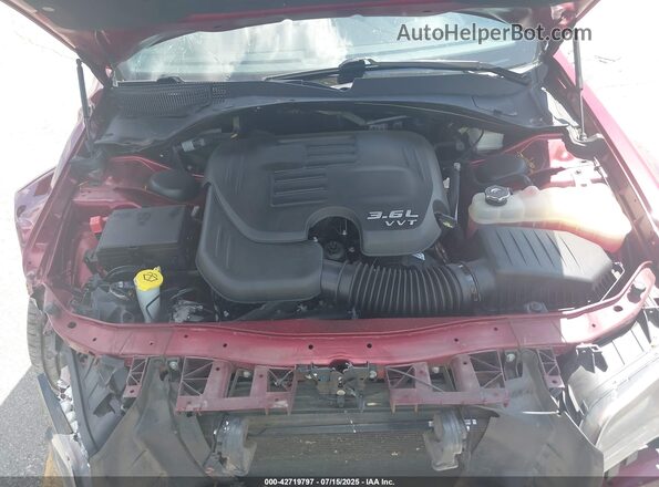 2C3CCABGXPH577391 2023 CHRYSLER 300 Красный Вид сзади