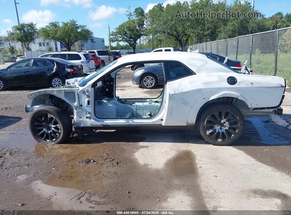 2C3CDZC96MH650716 2021 DODGE CHALLENGER Белый Вид задней части салона