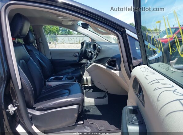 2C4RC1BG1PR606504 2023 CHRYSLER PACIFICA Black Front interior view