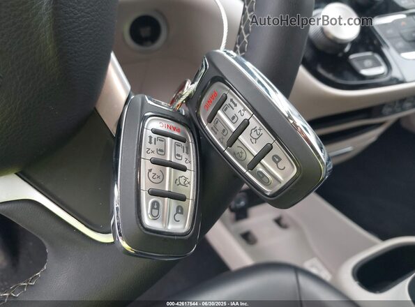 2C4RC1BG9PR549324 2023 CHRYSLER PACIFICA Gray Вид панелі приладів