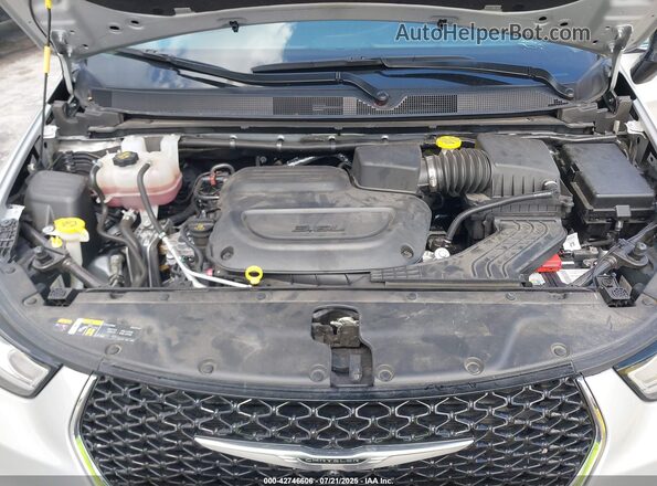 2C4RC1BGXRR123323 2024 CHRYSLER PACIFICA Silver Вид ззаду