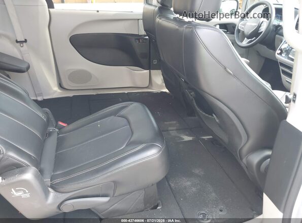 2C4RC1BGXRR123323 2024 CHRYSLER PACIFICA Silver Вид наклейки з VIN-кодом