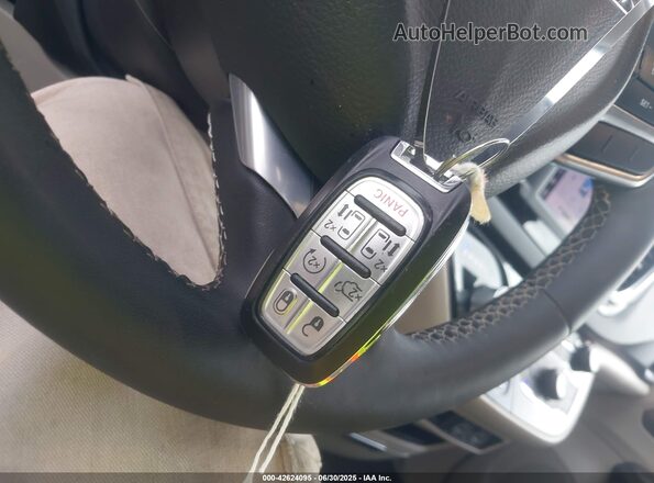2C4RC1CG3PR525941 2023 CHRYSLER VOYAGER White 