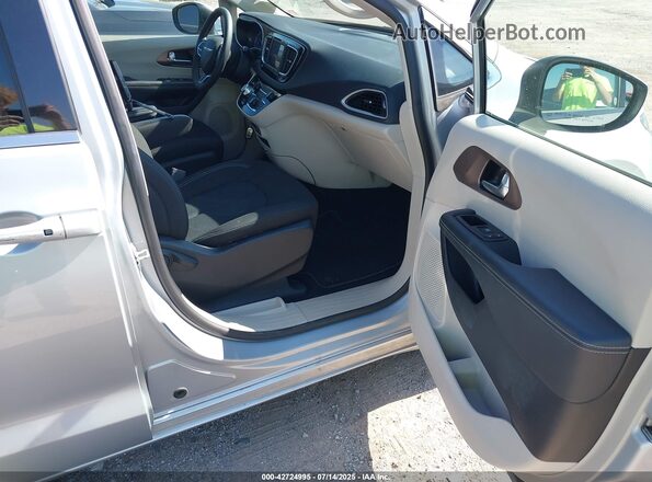 2C4RC1CG6PR596339 2023 CHRYSLER VOYAGER Silver Front interior view
