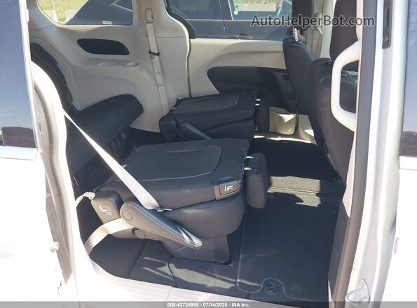 2C4RC1CG6PR596339 2023 CHRYSLER VOYAGER Silver VIN sticker view