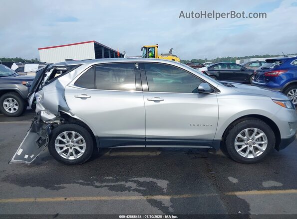 2GNAXJEV0J6220944 2018 CHEVROLET EQUINOX Silver Widok wnętrza z tyłu