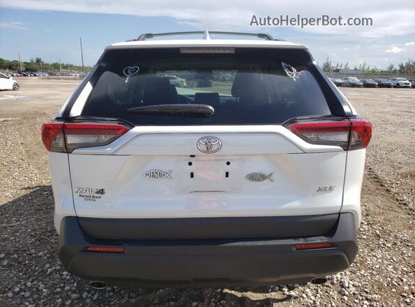 2T3C1RFV9RW341875 2024 TOYOTA LE White Widok z tyłu
