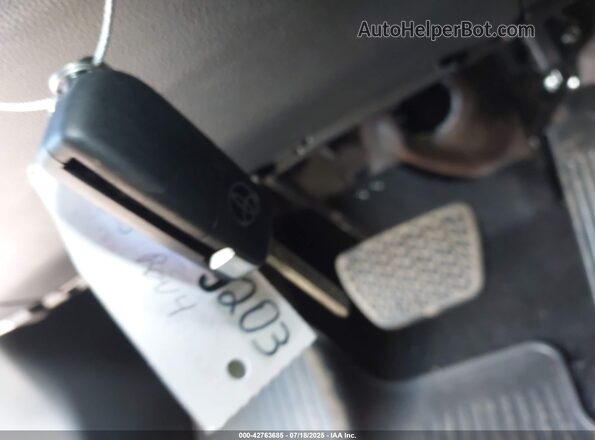 2T3G1RFV3SC537318 2025 TOYOTA LE White Widok deski rozdzielczej
