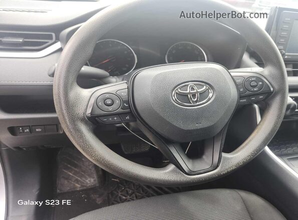 2T3K1RFV7MC092000 2021 TOYOTA LE Silver Widok z przodu
