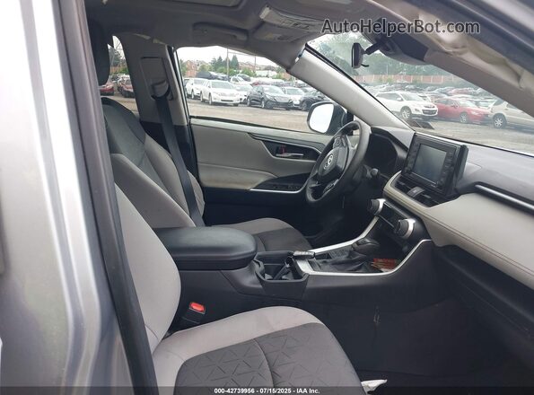 2T3P1RFV1MC211505 2021 TOYOTA LE Серебряный Вид салона спереди