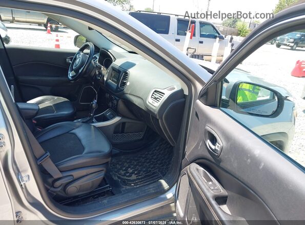 3C4NJCBB5MT508136 2021 JEEP COMPASS Silver წინა სალონის ხედი