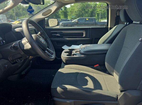 3C6JR7DG7NG276051 2022 RAM 1500 CLASSIC  Вид панелі приладів