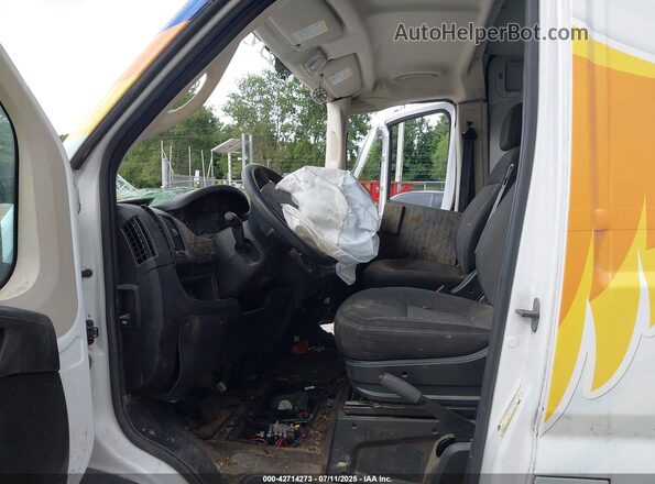 3C6TRVCGXJE138945 2018 RAM PROMASTER 2500 White Front interior view