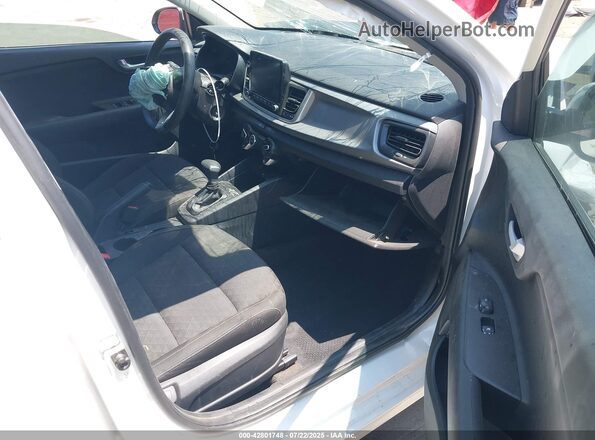 3KPA24AD6ME424299 2021 KIA RIO White წინა სალონის ხედი