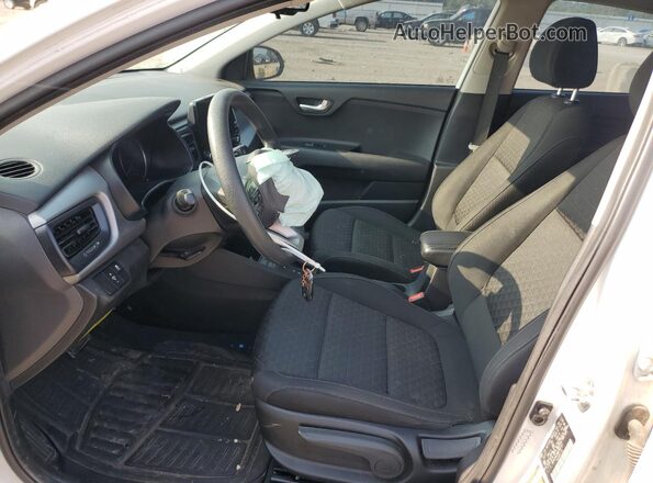 3KPA24AD9ME382727 2021 KIA RIO White წინა სალონის ხედი