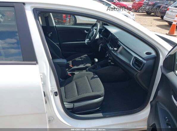 3KPA24ADXPE628656 2023 KIA RIO White Вид салону спереду