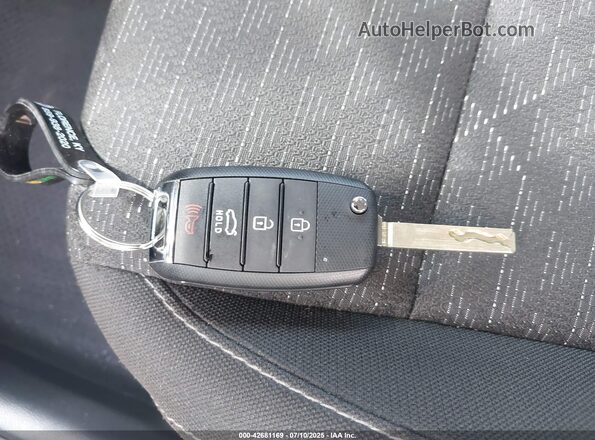 3KPA24ADXPE628656 2023 KIA RIO White Вид панелі приладів