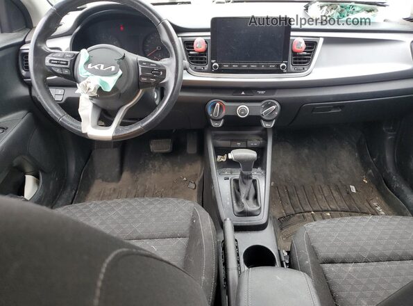 3KPA25ADXNE499031 2022 KIA RIO Синий Вид панели приборов