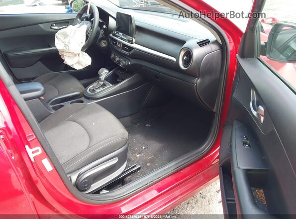 3KPF24AD0ME330473 2021 KIA FORTE Maroon Вид салону спереду