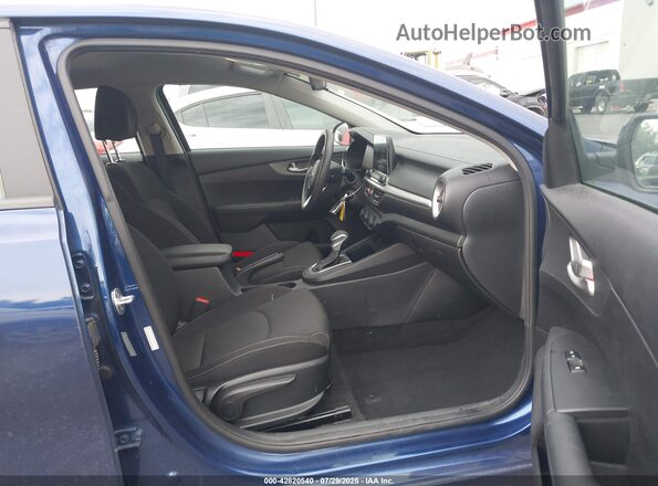 3KPF24AD2ME287173 2021 KIA FORTE Blue წინა სალონის ხედი