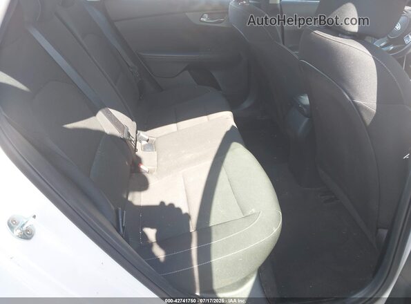 3KPF24AD4ME335837 2021 KIA FORTE White VIN კოდის სტიკერის ხედი
