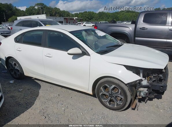 3KPF24AD4ME335837 2021 KIA FORTE White უკანა სალონის ხედი