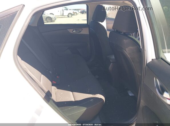 3KPF24AD6ME277214 2021 KIA FORTE White VIN sticker view