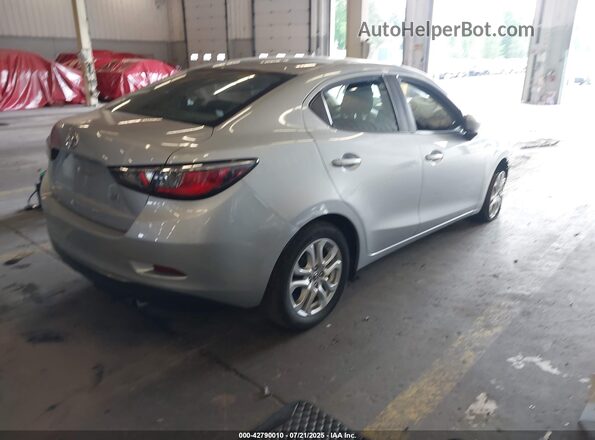 3MYDLBYV6HY169771 2017 TOYOTA YARIS IA Silver 